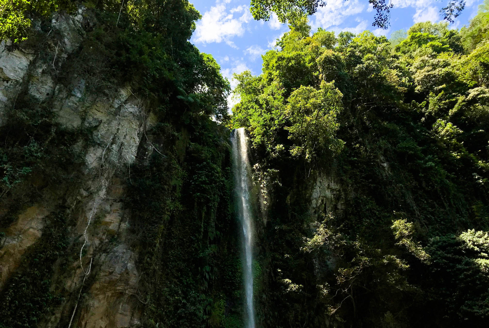 Cascade de Camiguin Katibawasan Falls